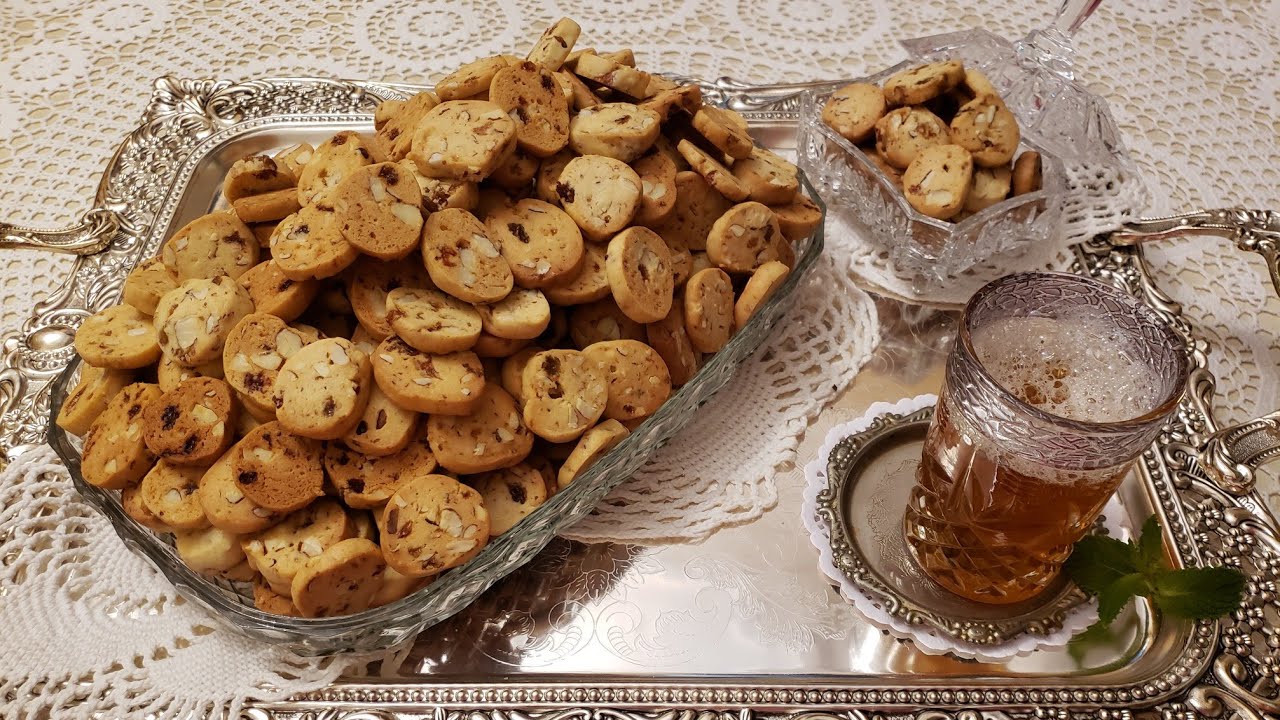 فقاص صغير كلاصي باللوز والزبيب تيطيب مرة وحدة رائع وكلمة لذيذ جدا قليلة فحقو
