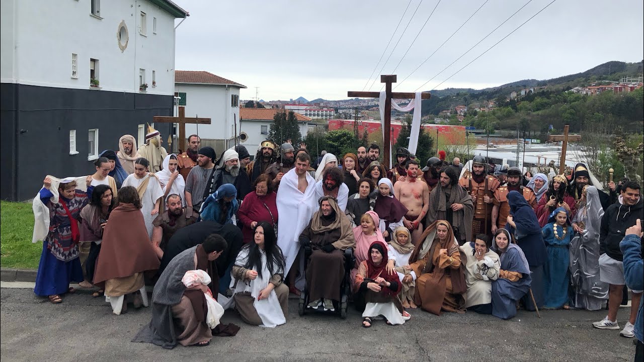 La Pasión viviente de Arkotxa, los Juicios, la Flagelación y la Crucifixión , el Viernes Santo,