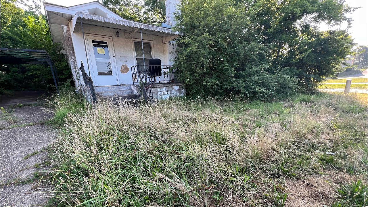 NEIGHBOR gets FREE MOWING next to CRAZY OVERGROWN cleanup on house next to BASEBALL FIELD.