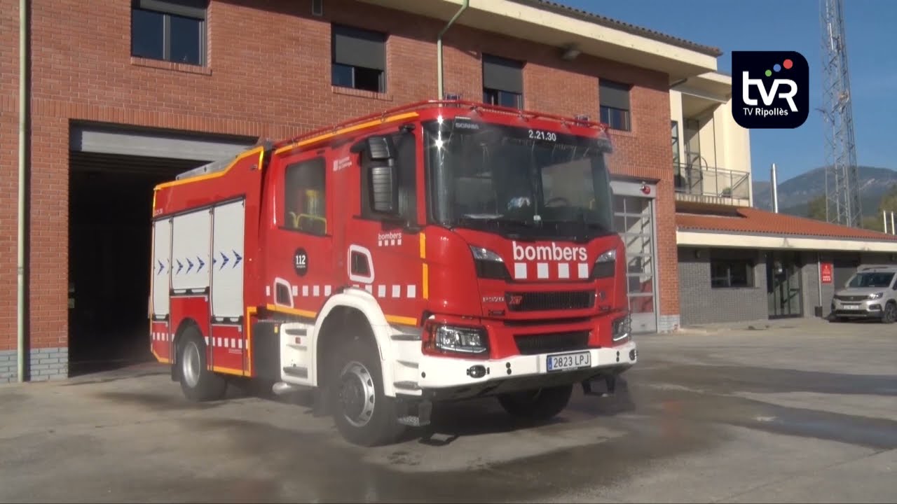 El parc de bombers de Ripoll compta amb un nou camió de tipus bomba rural