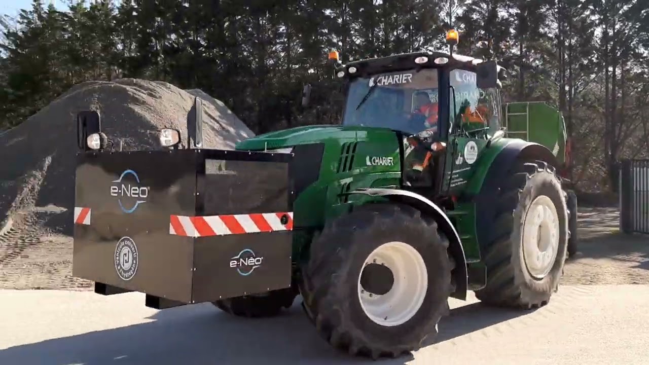 Lancement du tracteur Charier propuls&eacute; &agrave; l'hydrog&egrave;ne. La Turballe le 7 f&eacute;vrier 2023