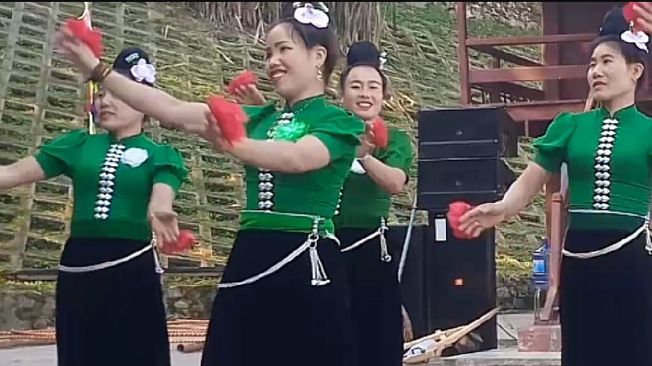Múa sắc xuân ĐVN múa chào mừng năm mới tại không gian văn hóa thái than Uyên ĐVN yên châu sơn la