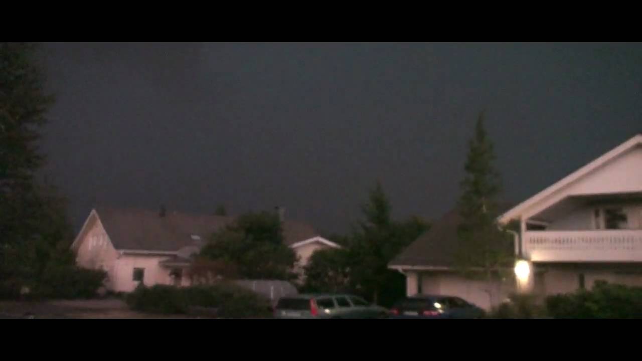 Massive thunderstorm rising fast