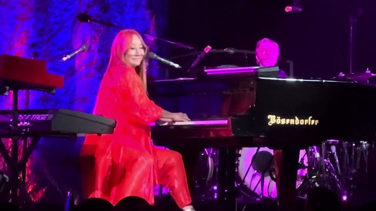 Tori Amos - Taxi Ride Intro/Past the Mission - Albuquerque NM July 18th 2023
