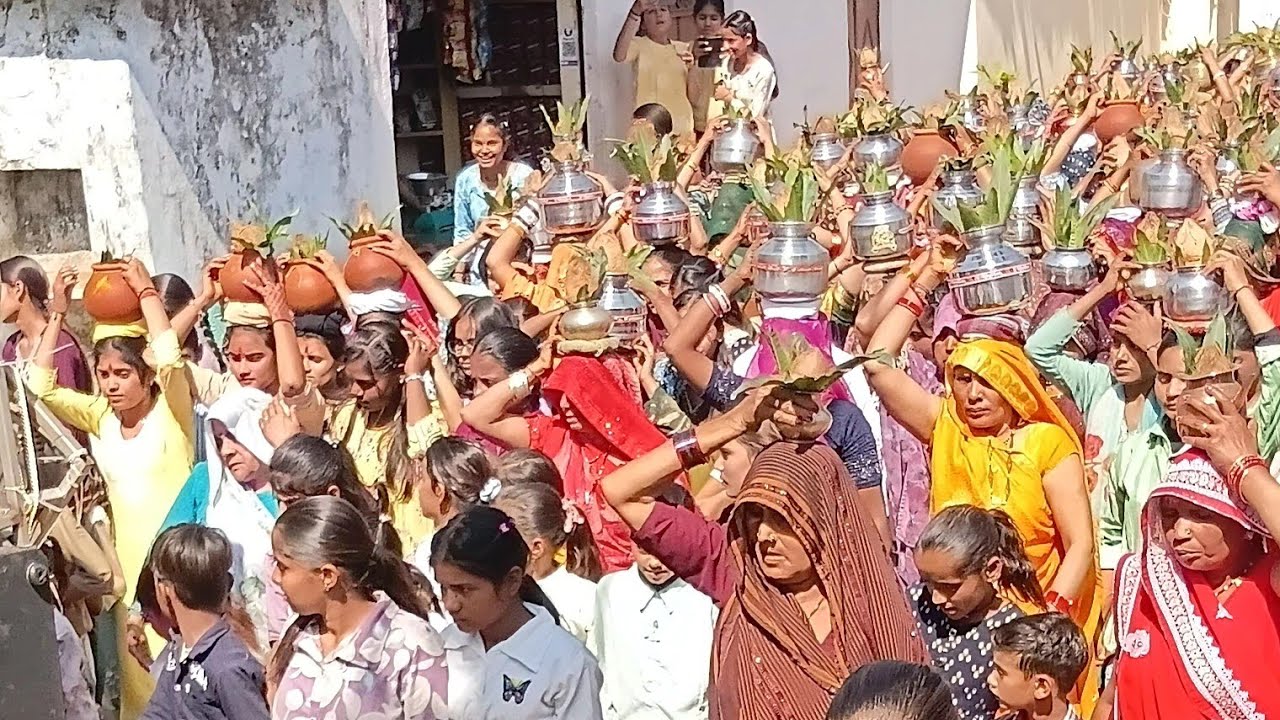 To aaj Mata rani ke mandir me kalash yatra aur Logo ne dance 💃 ♥️ 😍 bhi kiya 🙂