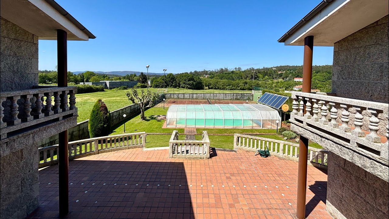 Chalet con piscina y cancha de tenis a 5 minutos de Santiago.