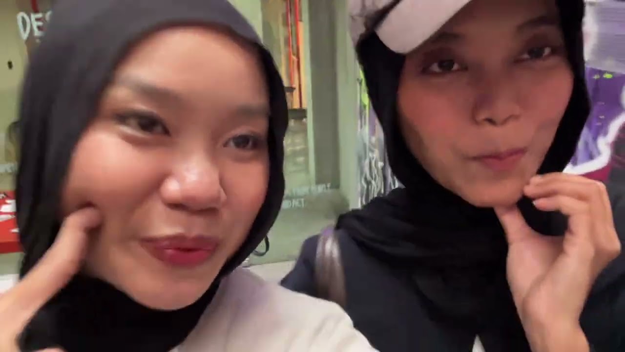 Berkeliling w/mba Febry & Della