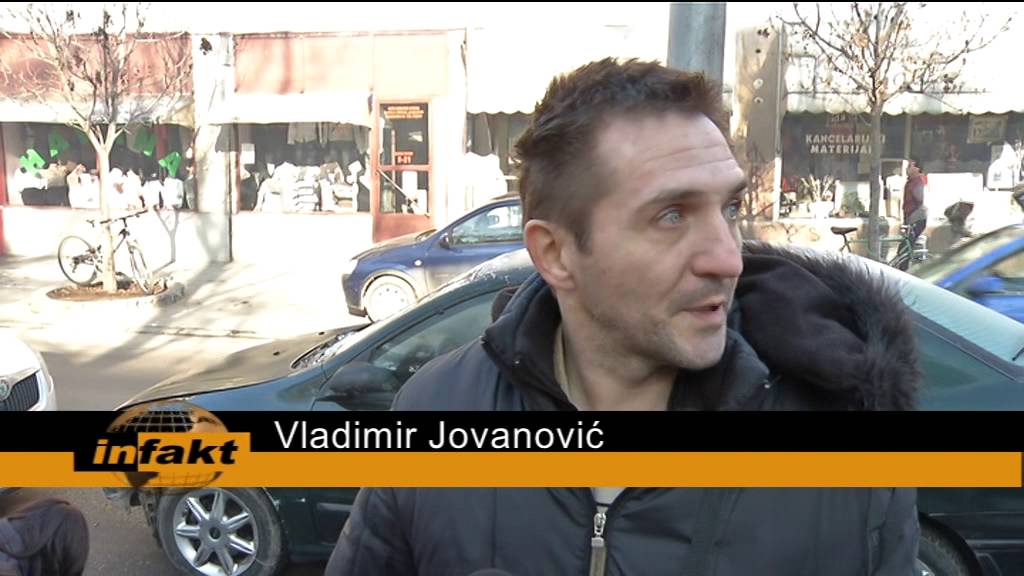 infakt 20.12.2013. Vozač izazvao sudar i izlupao dva automobila na parkingu - vozio oslobodjeno