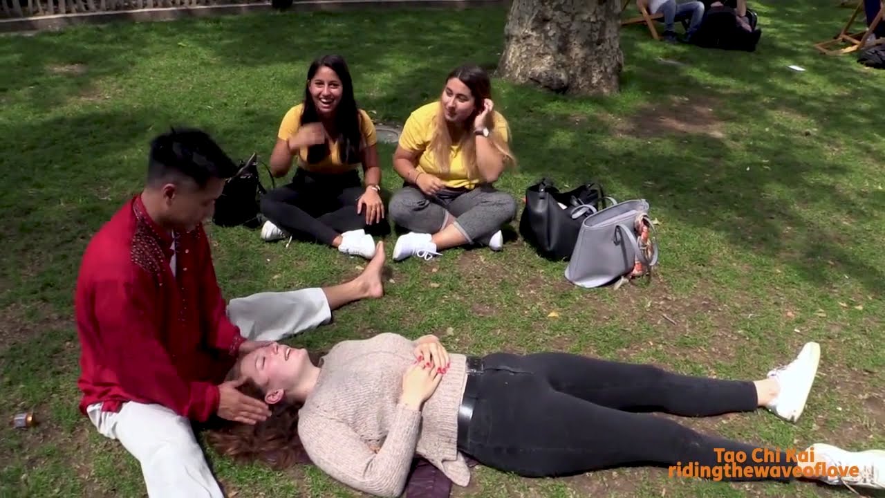 ASMR Outside Massage (Pre-Covid) - Helping German Tourist - Tao Chi Kai