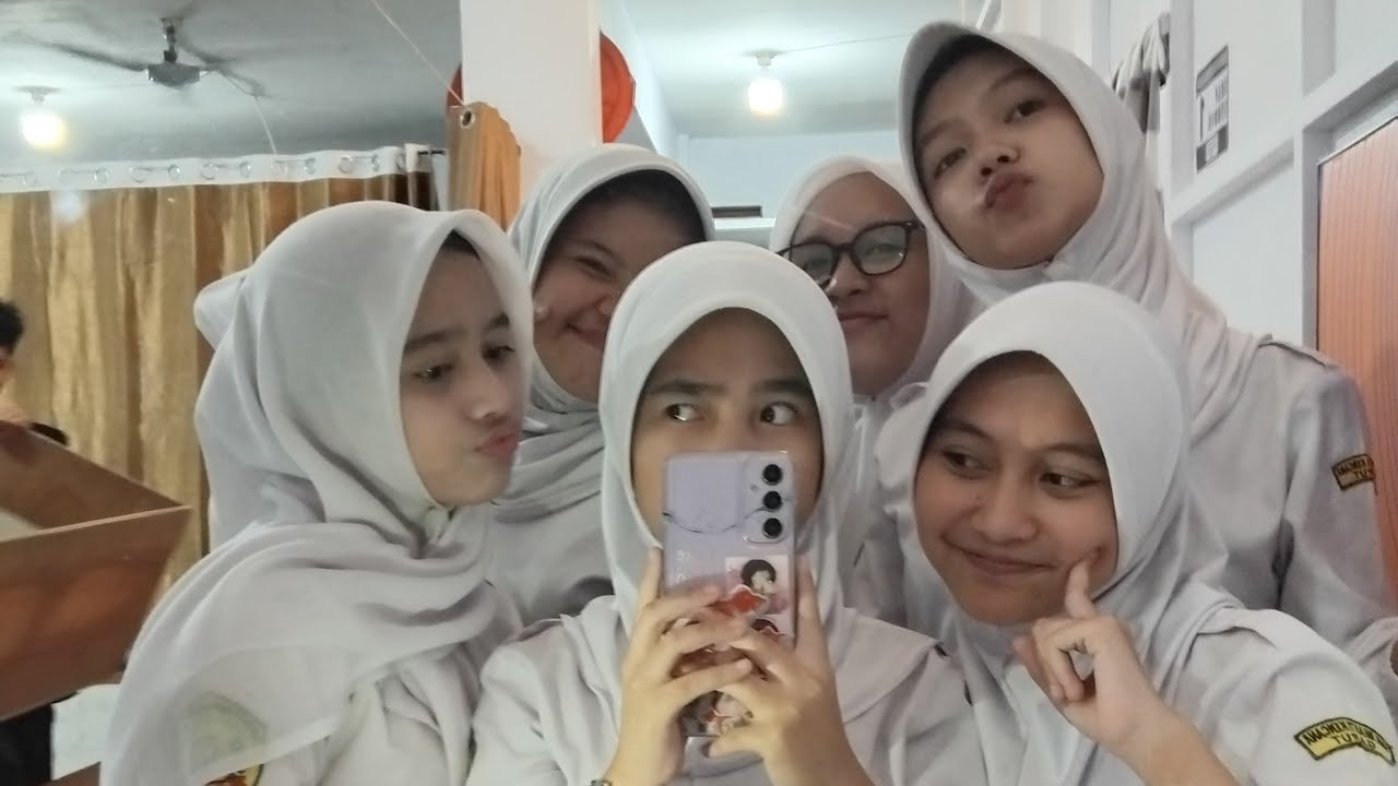 agit era and photostudio sekelas 