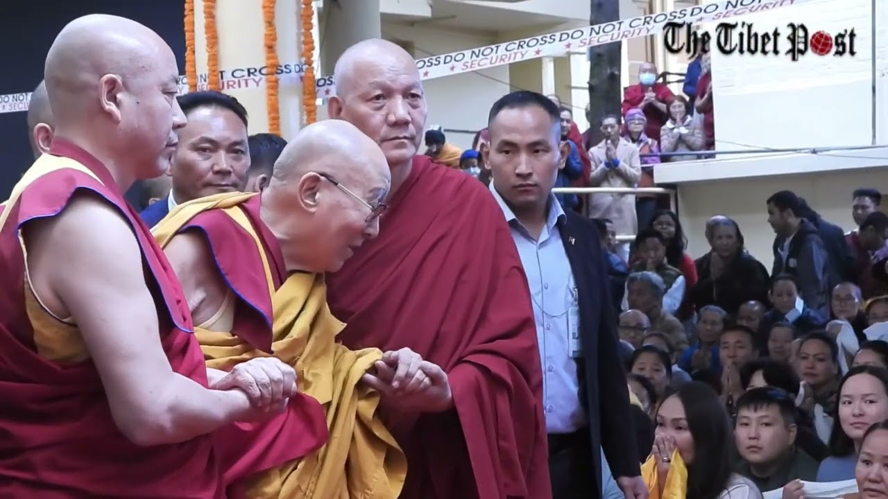 སྤྱི་ནོར་༸གོང་ས་༸སྐྱབས་མགོན་ཆེན་པོ་མཆོག་ལ་བོད་པའི་ཚོགས་པ་གསུམ་ནས་བརྟན་བཞུགས་བསྟར་འབུལ་ཞུས་སོང་།