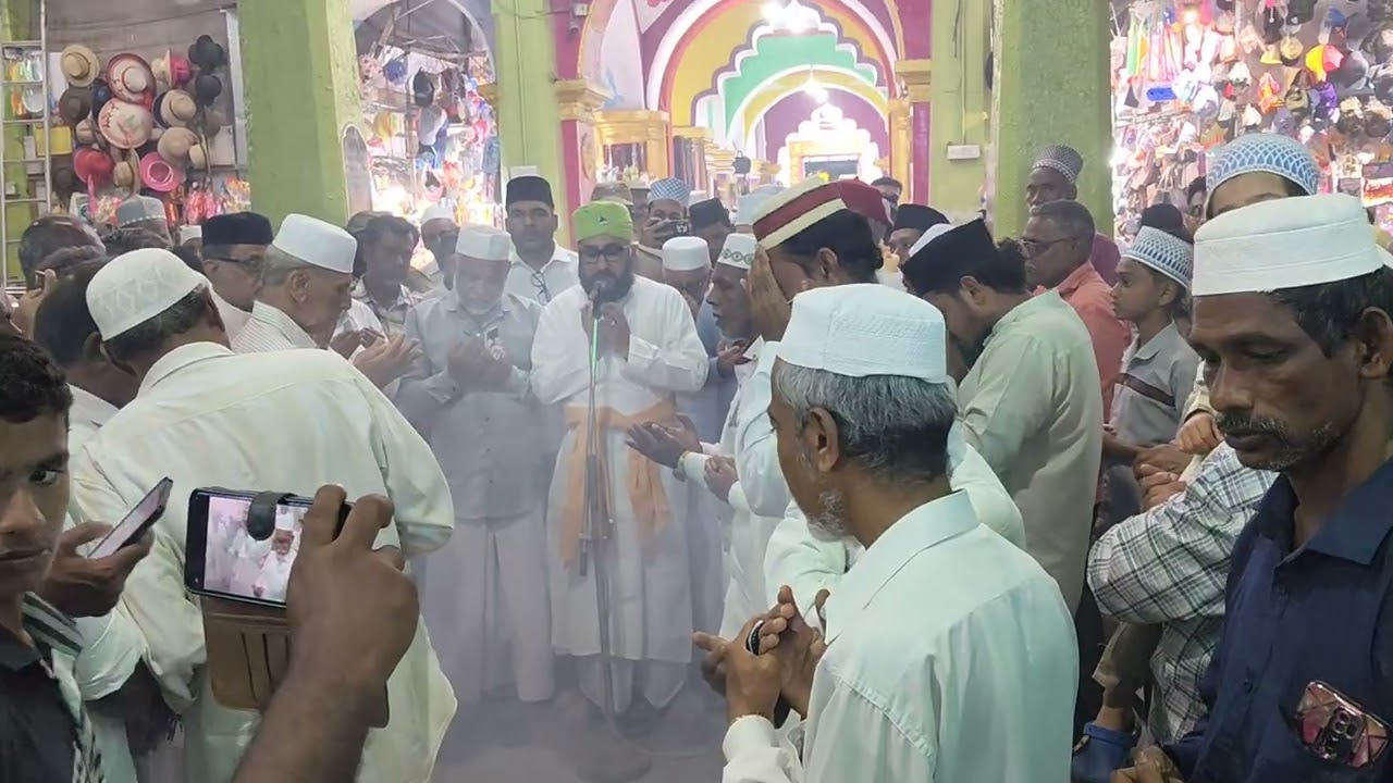 அஸ்ஸலாமு அலைக்கும் நாகூர் வாஞ்சூர் சந்தனக்கூடு நாகூர் தர்கா அலங்கார வாசலில் இருந்து  கிளம்பிவிட்டது🎉