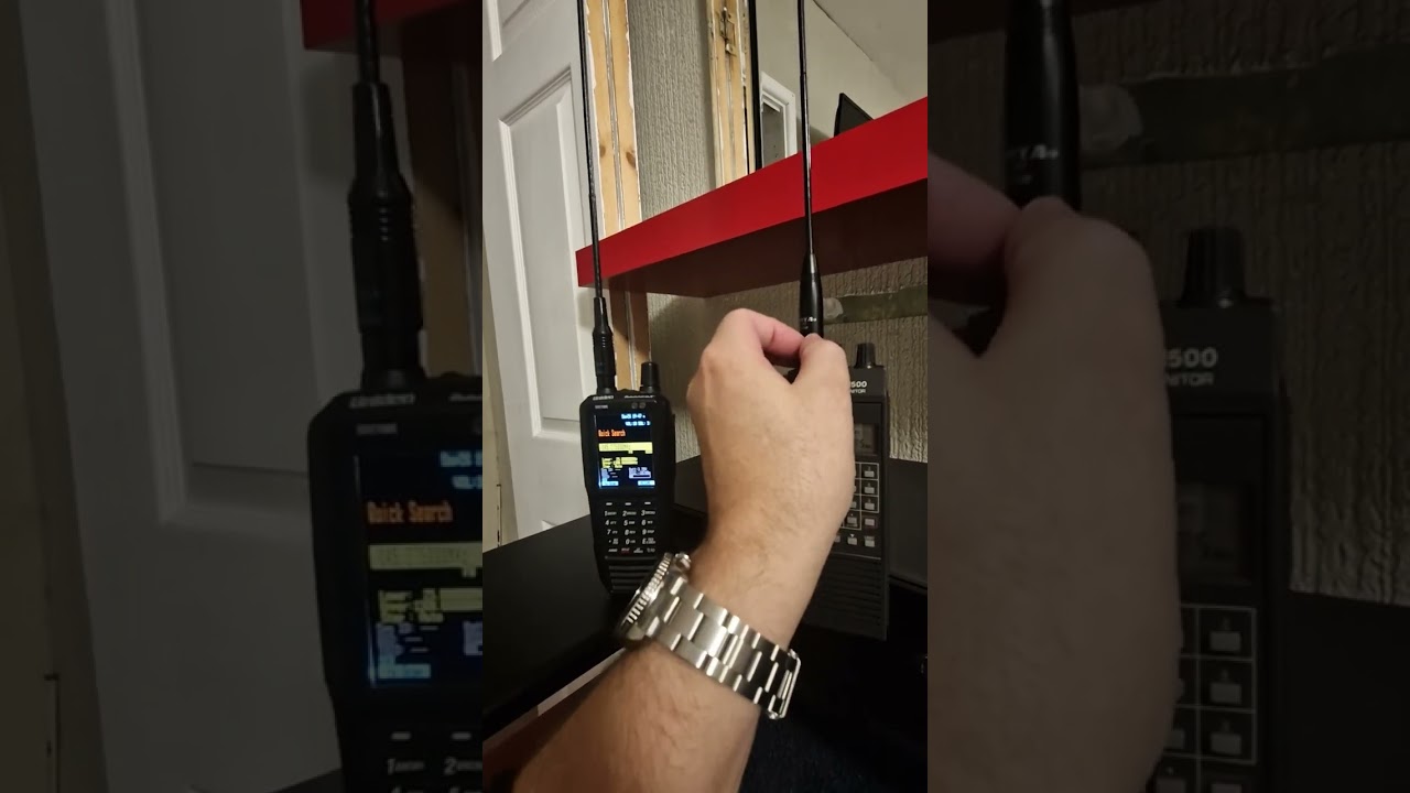 Uniden Bearcat SDS 100E vs AOR AR1500 Old vs New! 