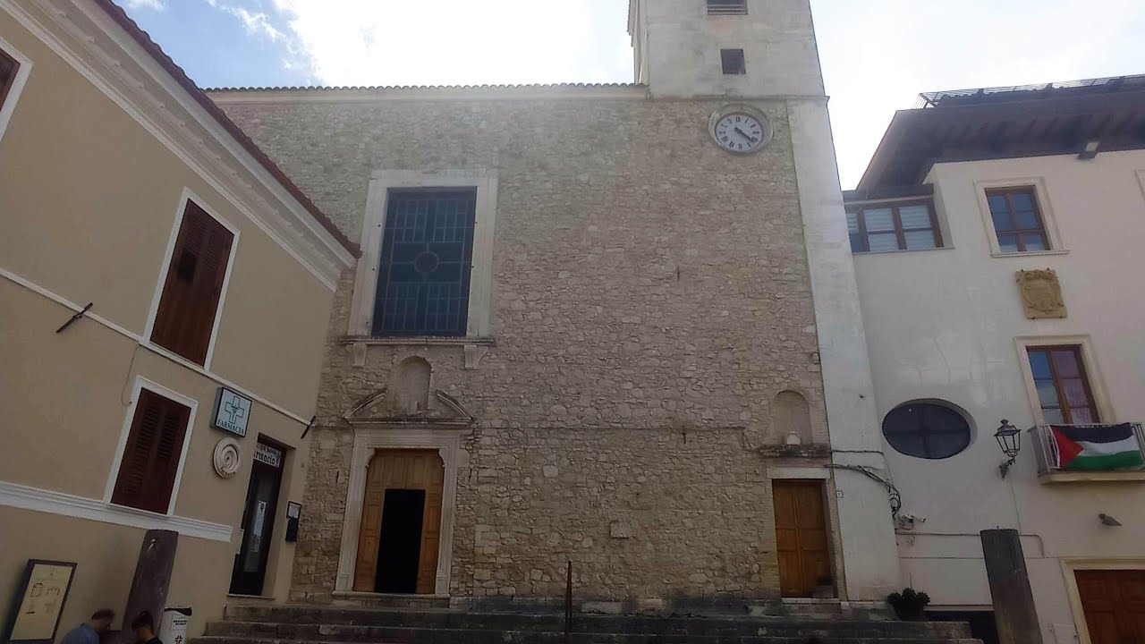 Castelli (TE), chiesa di San Giovanni Battista, interno.