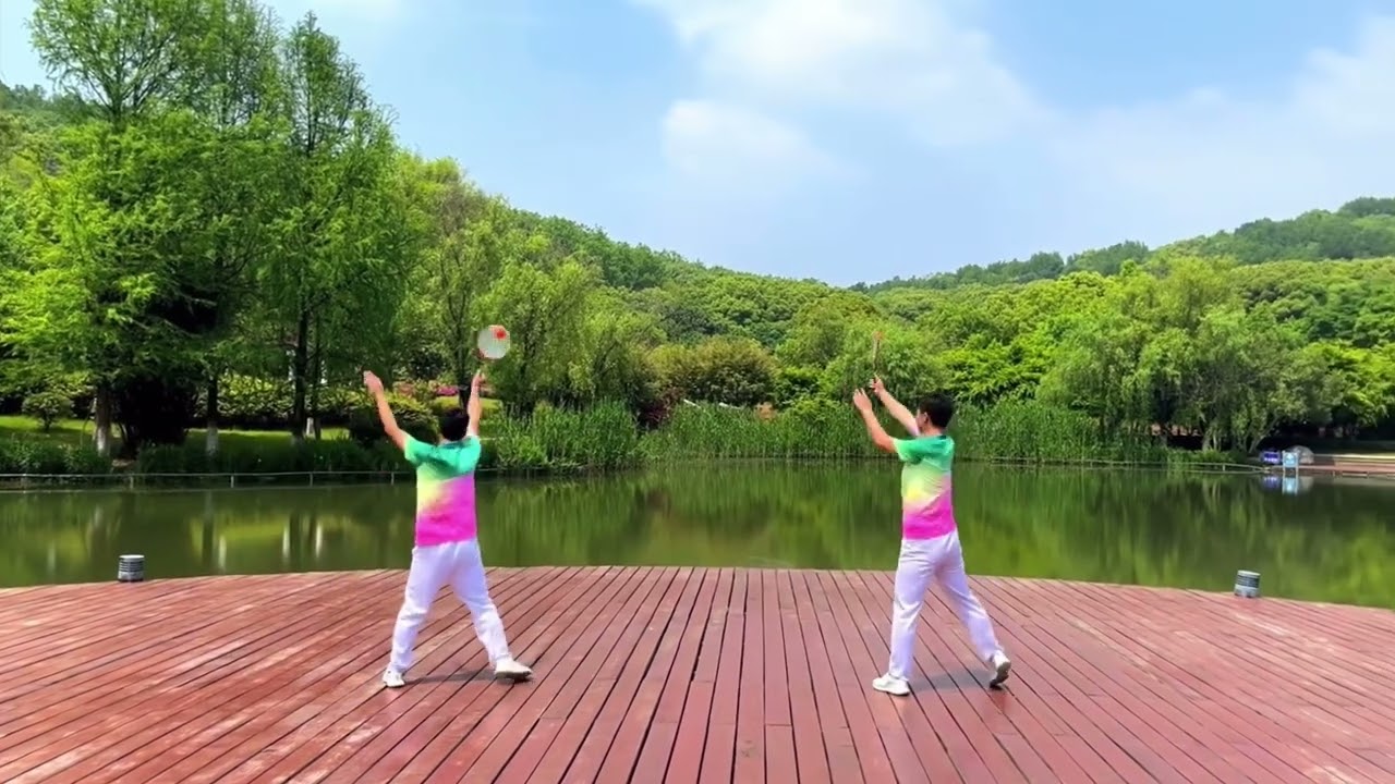 《上春山》柔力球健身套路 背面示范 未翔出品