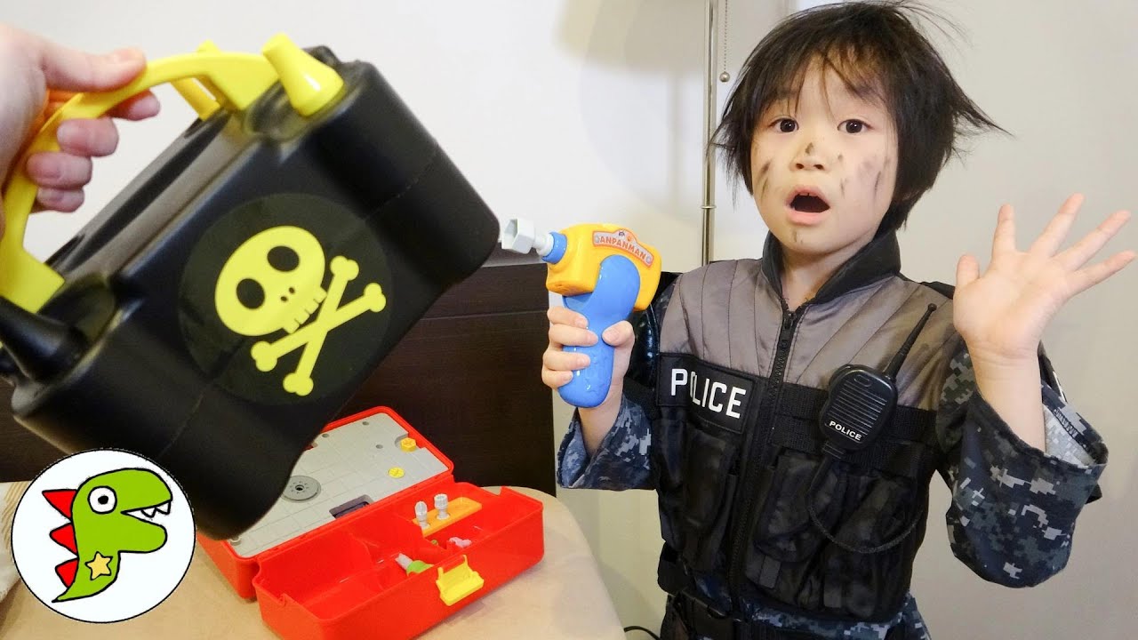 レオくんが警察になってバクダンを片付けるよ！ばくはつするまえに解除できるかな？ トイキッズ