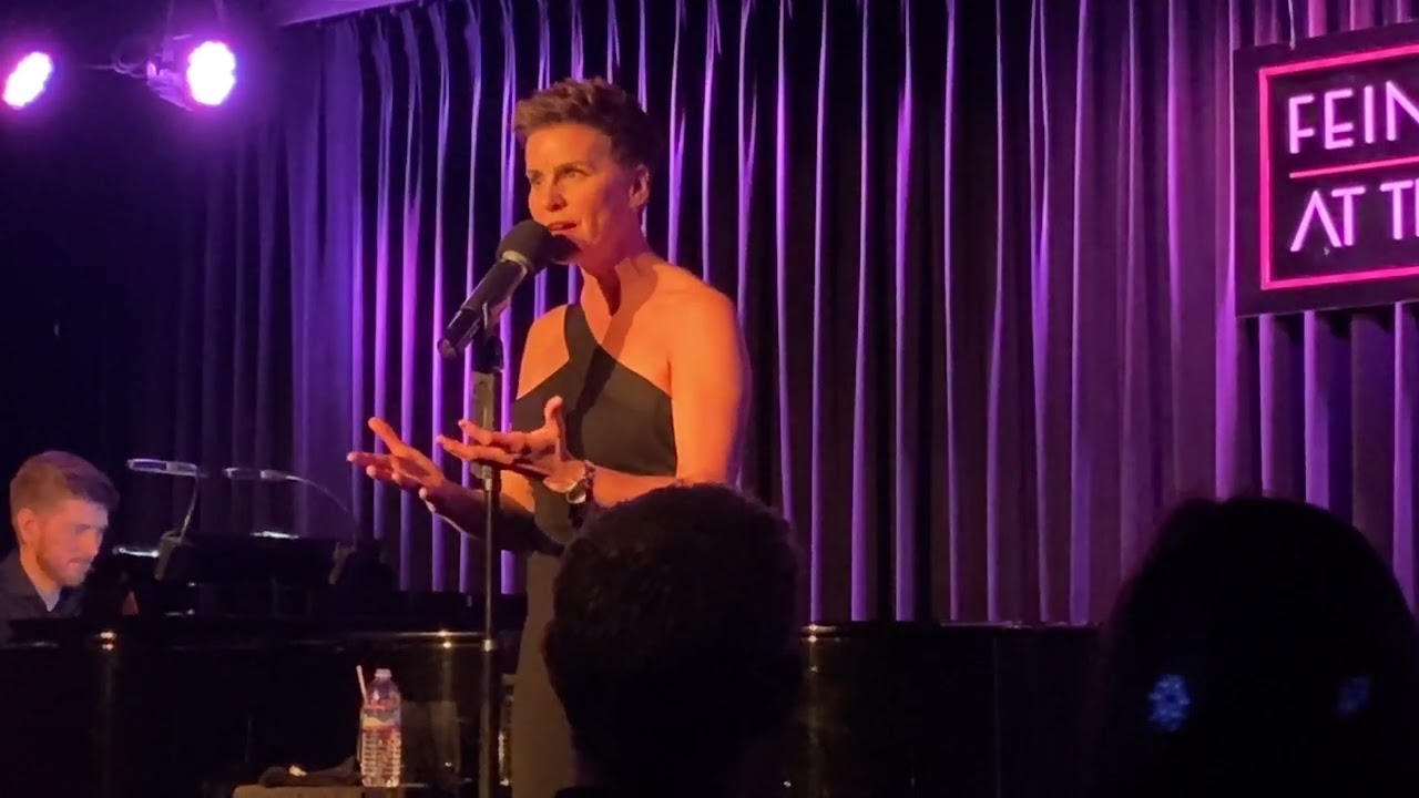 Jenn's Colella's Concert - begining & song for the audience