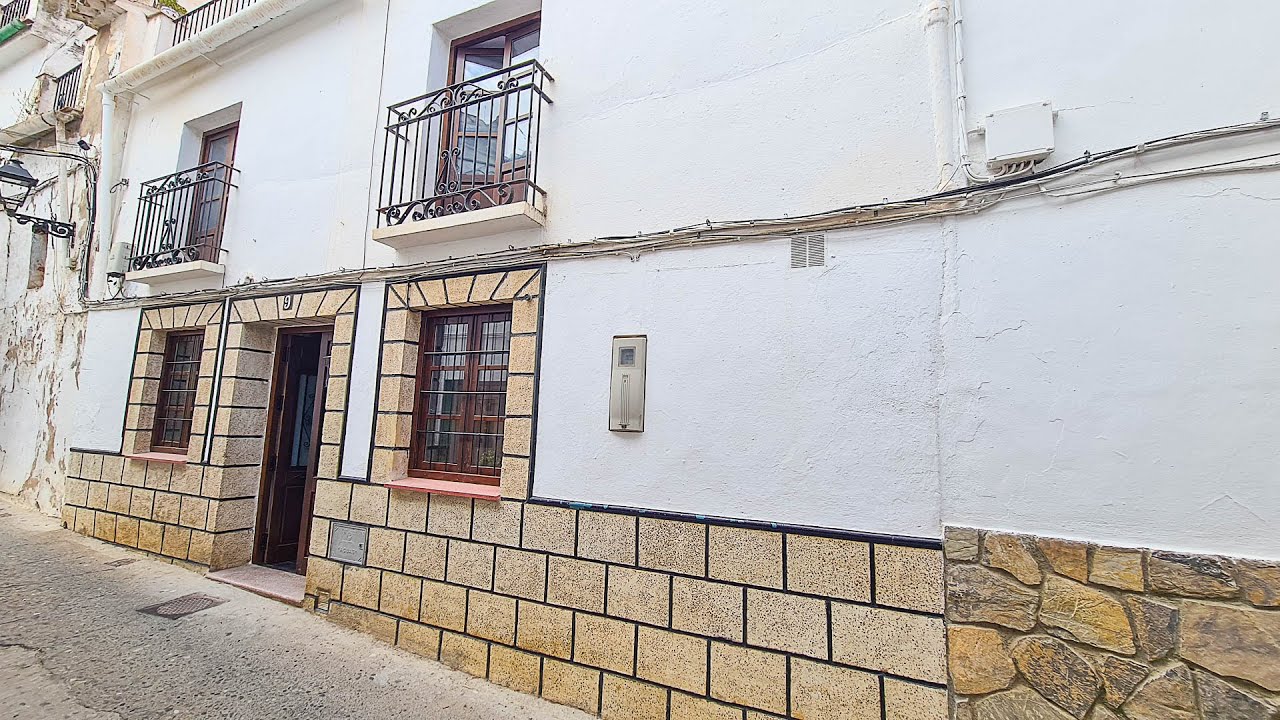 5425, Casarabonela, Spacious fully reformed townhouse with two terraces and superb views