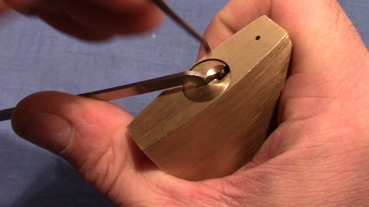 (picking 265) TIFON padlock picked with both hands - great feedback on the spools - thanks Carlos