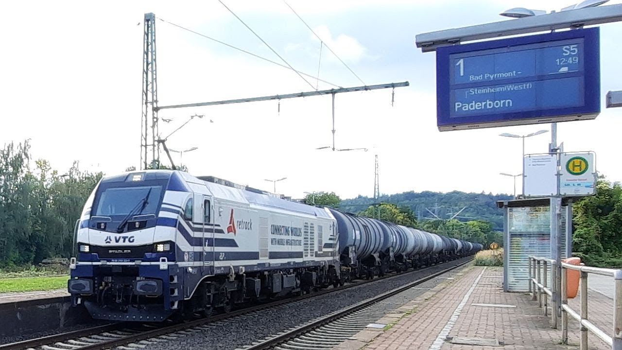 Güterzugverkehr am Bahnhof Emmerthal: Mit zwei EuroDuals von VTG und HVLE