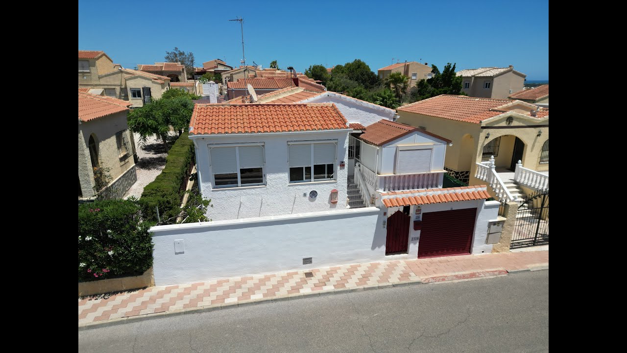 DETACHED VILLA FOR SALE IN LA MARINA URB. - COSTA BLANCA - ALICANTE - SP4492