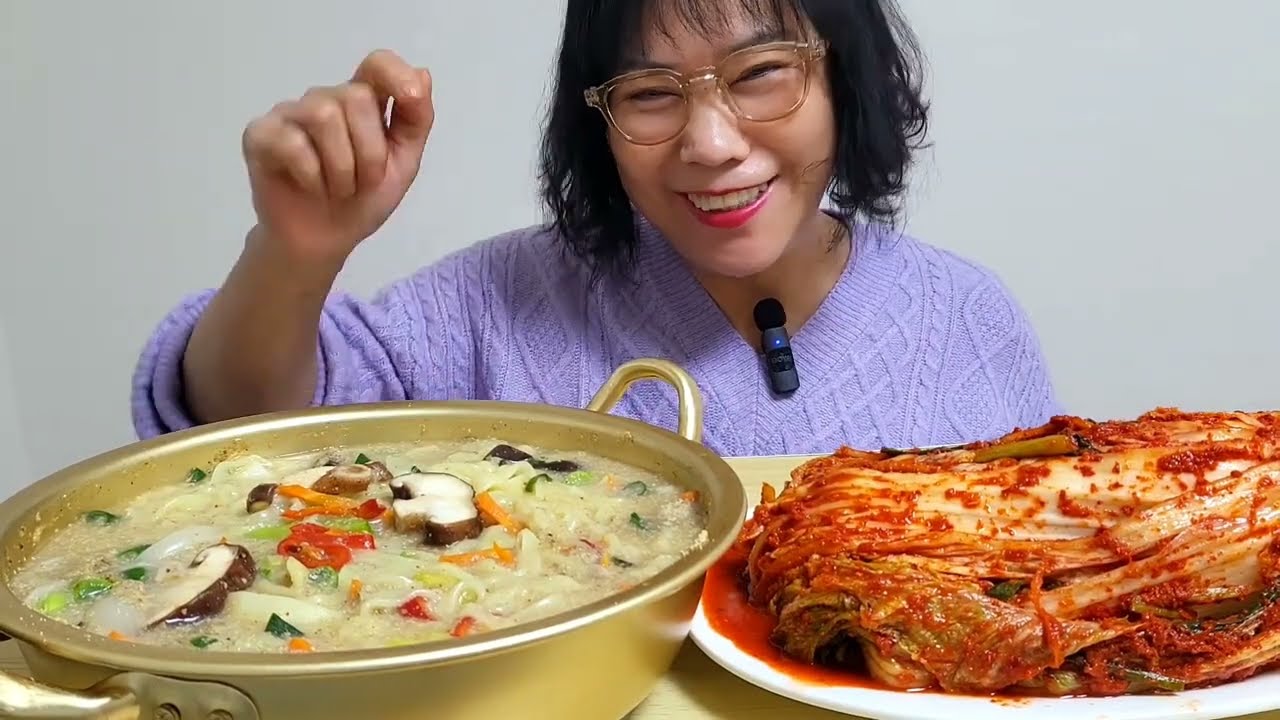 고소하고 맛있는 들깨칼국수 김장김치 [집밥먹방]🌶🥬