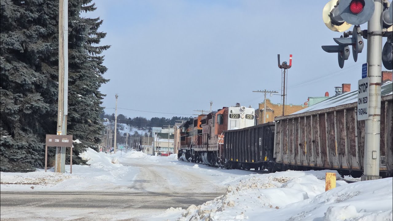 Train Keeps Stalling On Frozen Snow Covered Rails Blocking Downtown Traffic Over 30 Minutes!