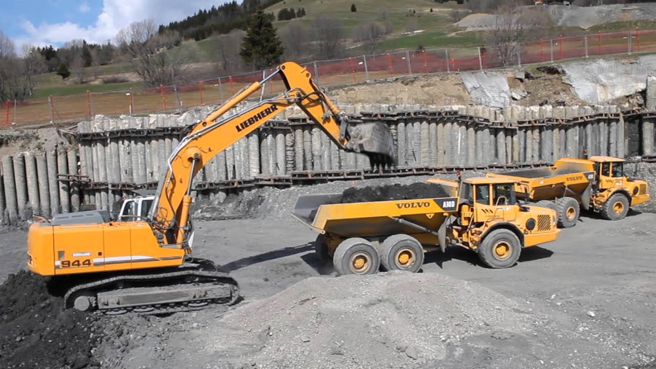 Liebherr 944C & Volvo A25E & A30D ~ Roulland |  Megève {HD}