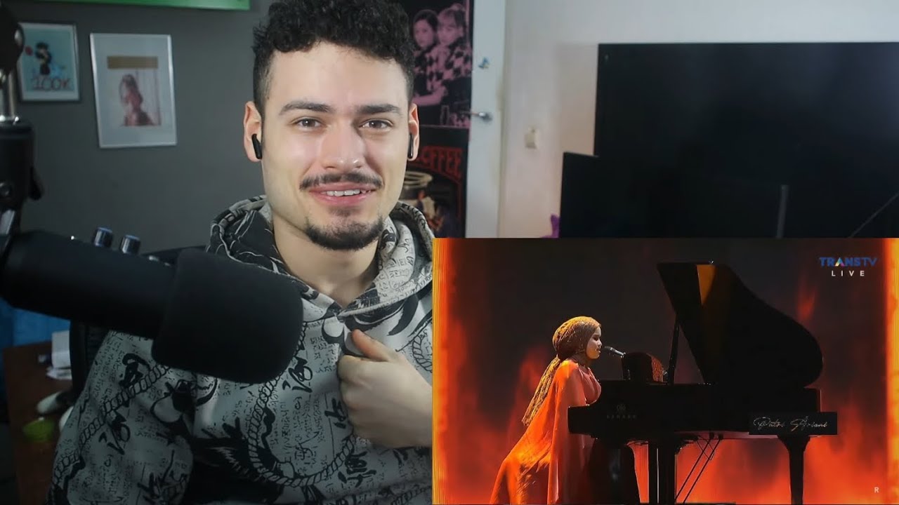 OMG!! Putri Ariani X Choirs - Bohemian Rhapsody cover Queen (HUT TRANSMEDIA 22 LIVE) REACTION