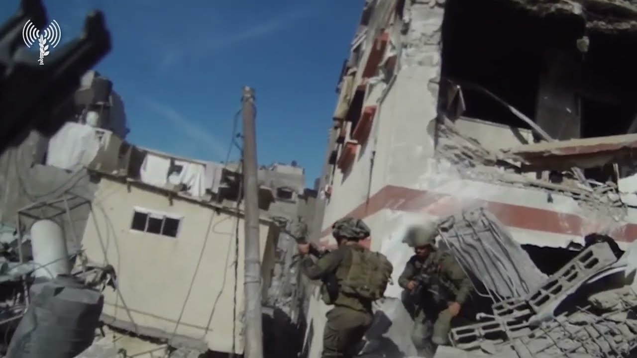 Egoz counter-guerilla unit clearing the Gazan Al-Shati refugee camp of terrorists