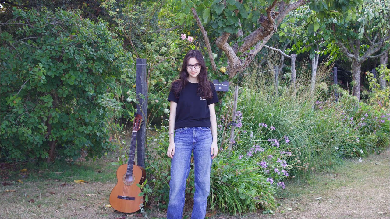 Apple tree (Music video)