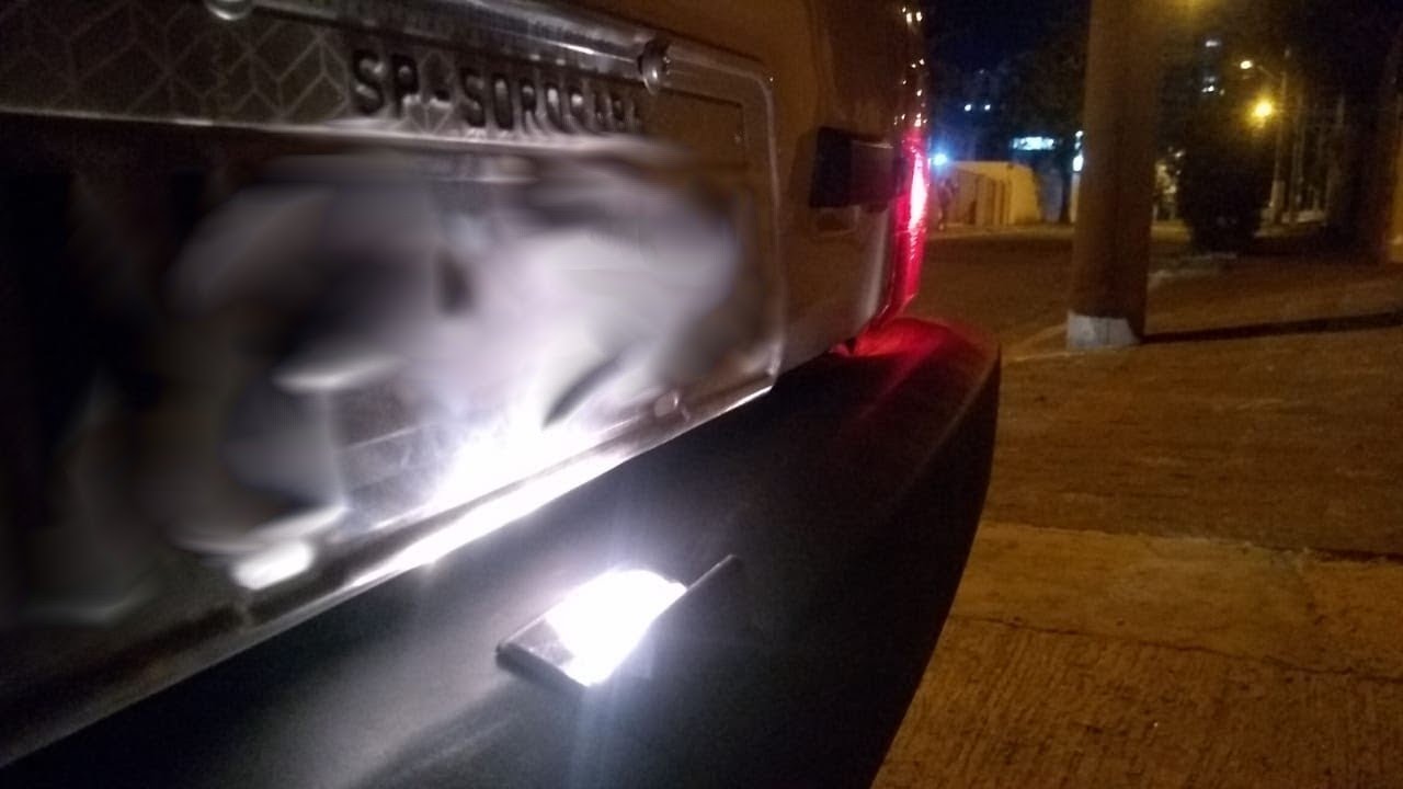 Fiat Uno Mille 1994 - Luz de placa: Troca de lâmpada, soquete e revisão no chicote