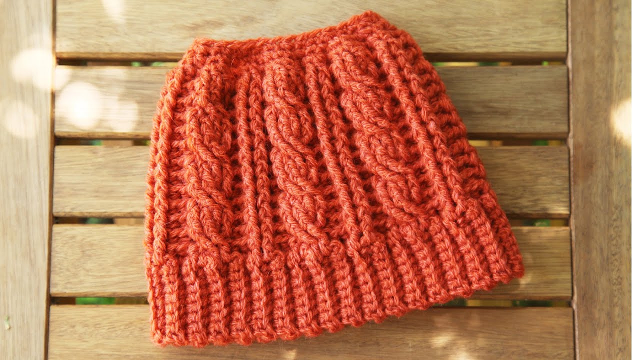 钩针编织麻花图案无顶儿帽子Crochet Beautiful Cabled Bun Hat