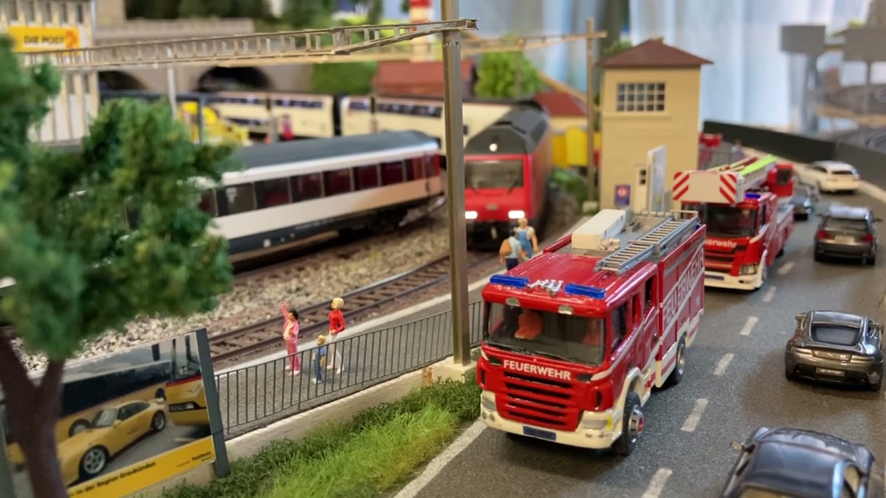 SBB HO Modell Re 460 Knie IC 2020 mit Bahnhof B&uuml;ndenstein