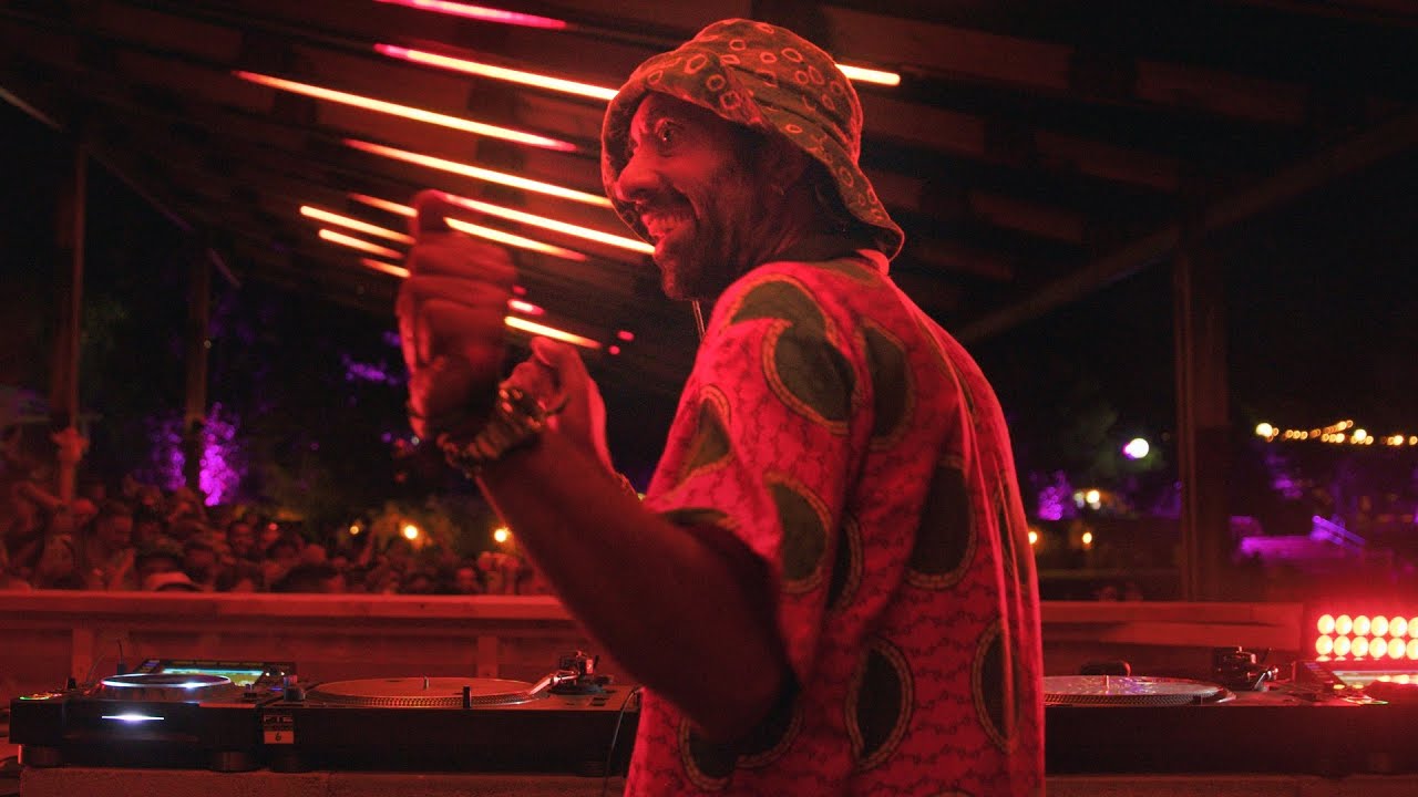 Tristan Da Cunha | themuddshow x Dimensions