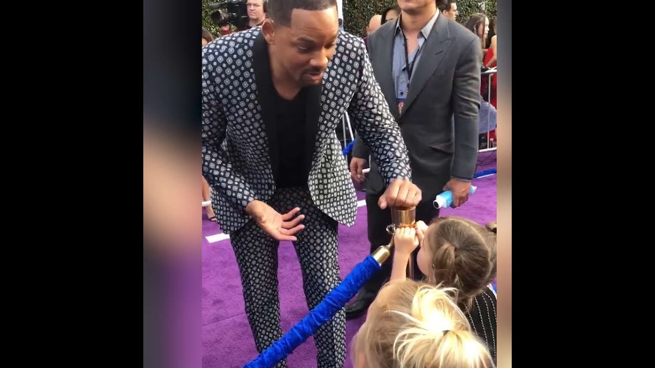 WILL SMITH is freaking cool with 2 little girls in Aladdin red carpet