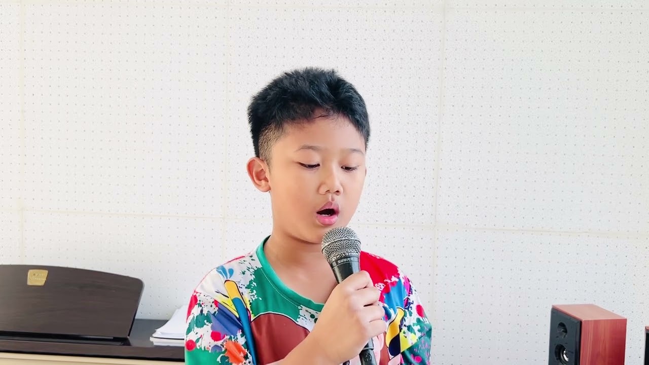  เปรม ฝึกร้องเพลง Drunk text กับ Backing track พยายามอ้าปากให้มากขึ้นร้องคำใหัชัดเจน