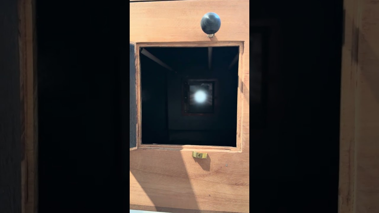 Tự chế tạo máy ảnh gỗ chụp giấy và “wet plate” ở Hà Nội.