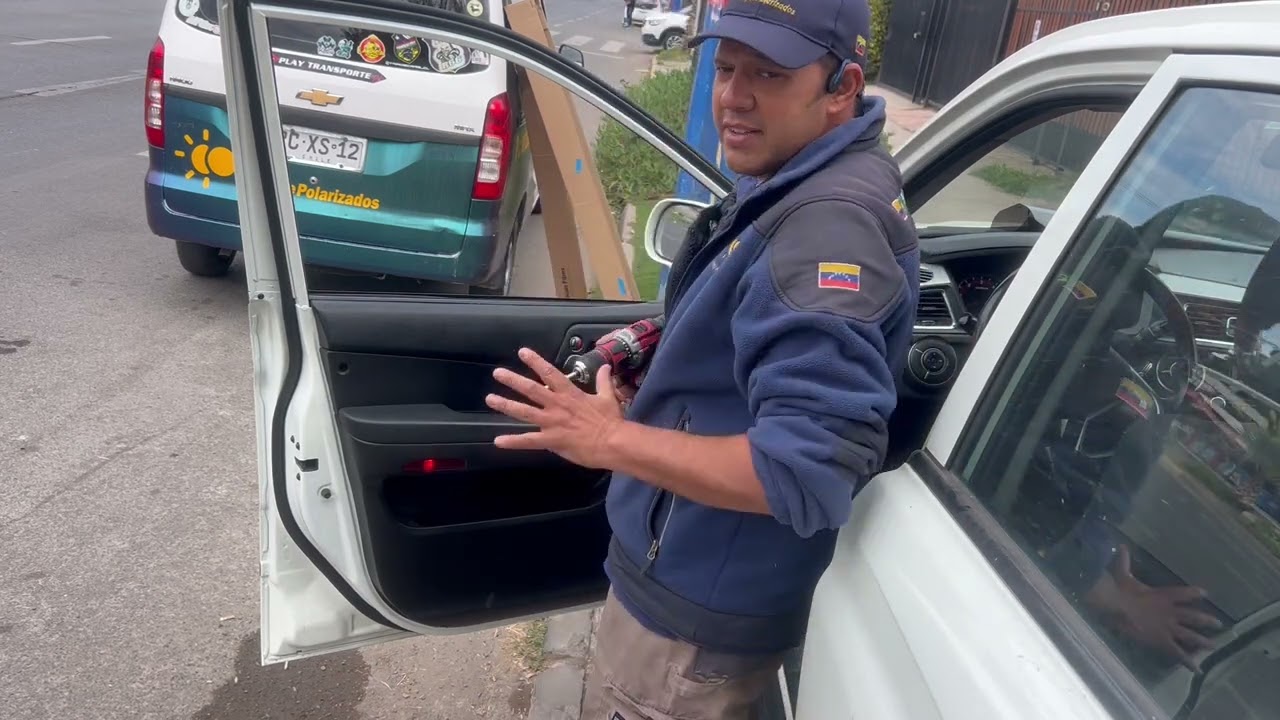 SSANG YONG A2OOS ACTION SPORT, DESTAPIZAR, DESARMAR, DESCARTERIZAR, DESMONTAR, PUERTA DELANTERA