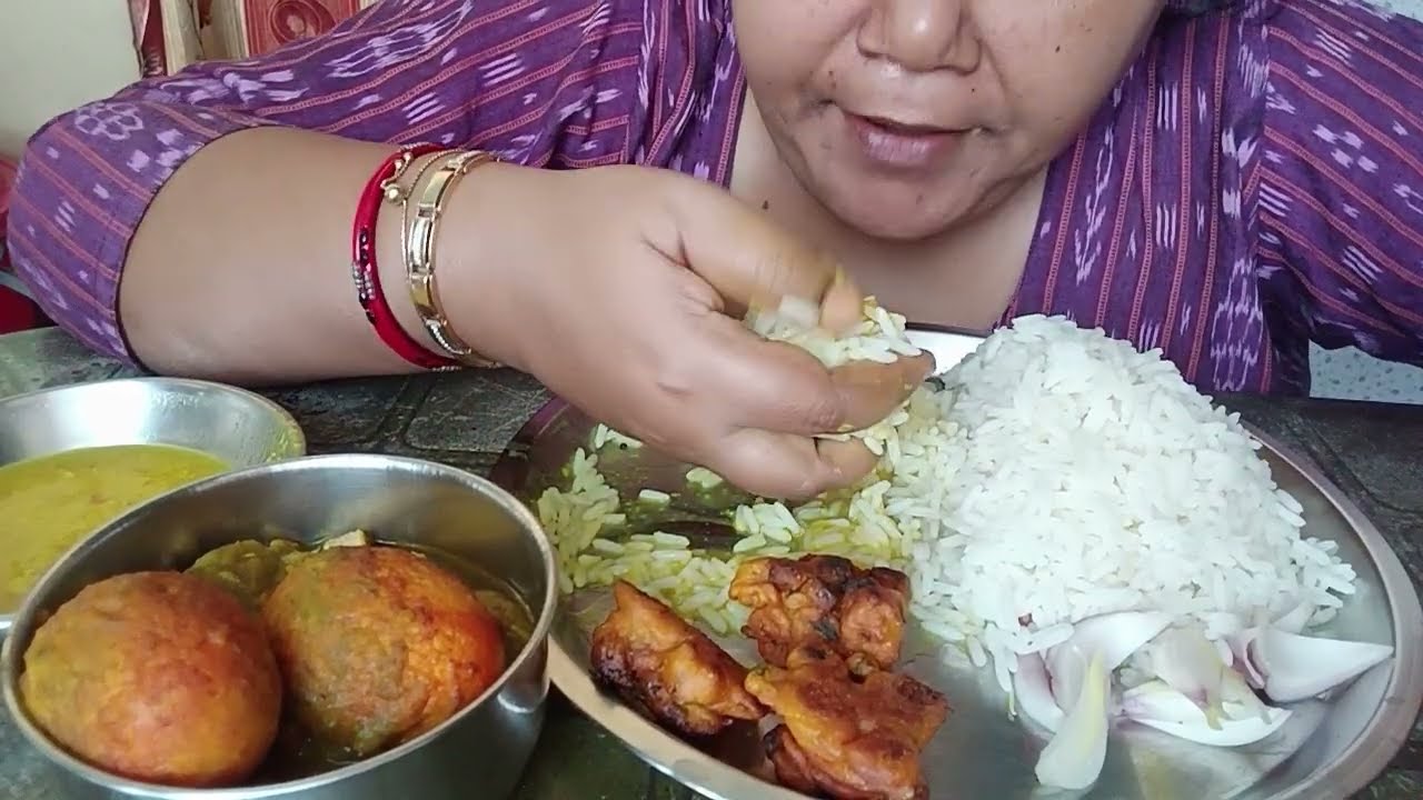 Delicious coriander egg curry 🔥😋with rice and gobi pakoda 😋,dal, karela fry, 🧅