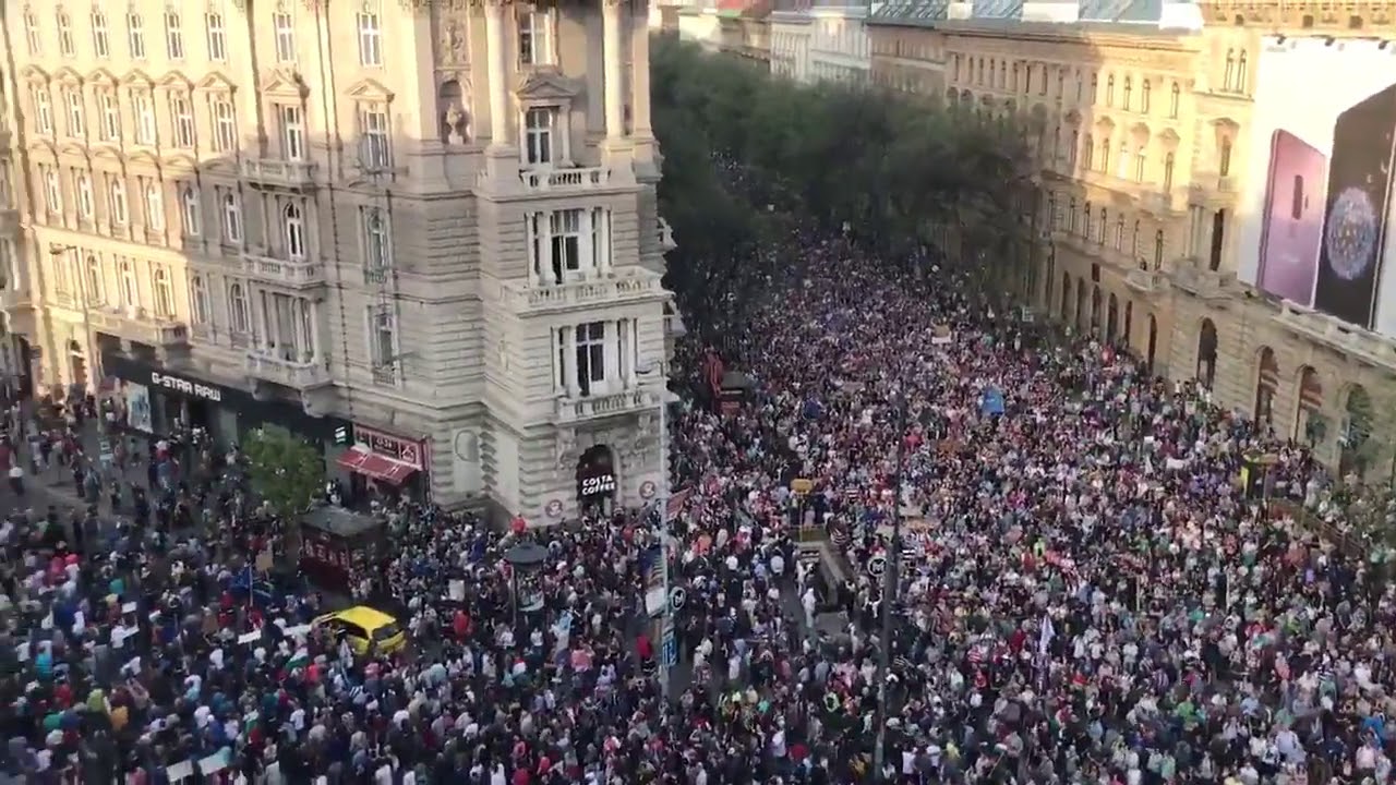 0418 Hungary politics anti Orban demonstration