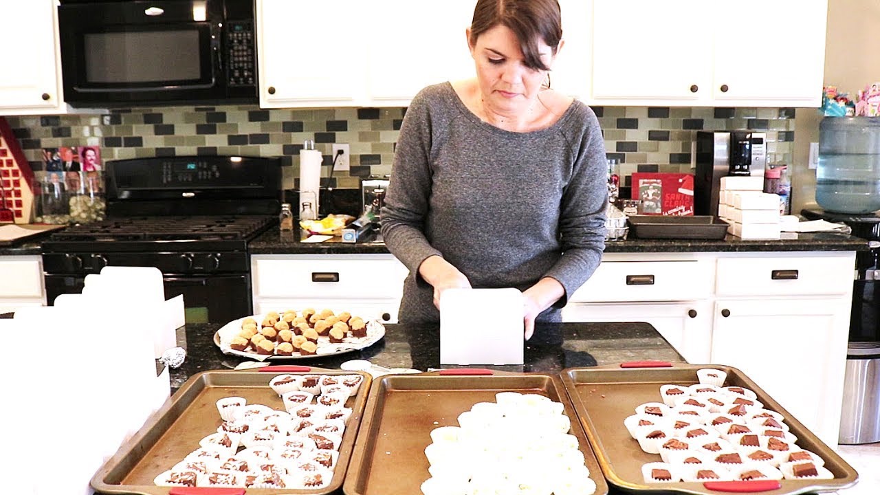 CHRISTMAS FUDGE // HOW TO MAKE FUDGE // HOMEMADE GIFTS