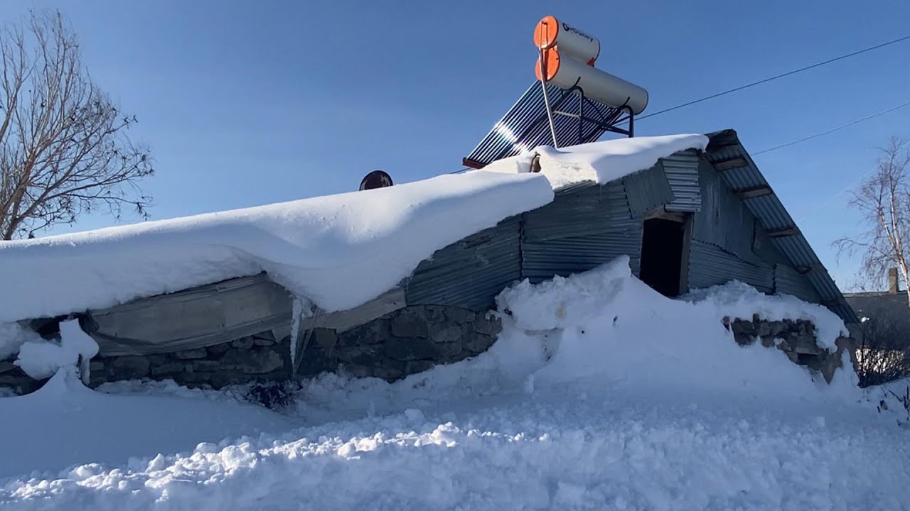 Son 55 yılın en fazla yağışını alan Ardahan'da evler kara gömüldü