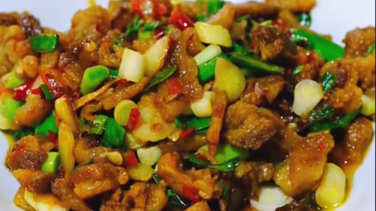 Cabbage and Tofu Soup 嫩白菜脆嫩多汁，嫩豆腐滑嫩入味，糟辣椒油渣香而不燥、鮮辣提味，湯色清亮不油膩，鮮中帶辣、辣中帶香