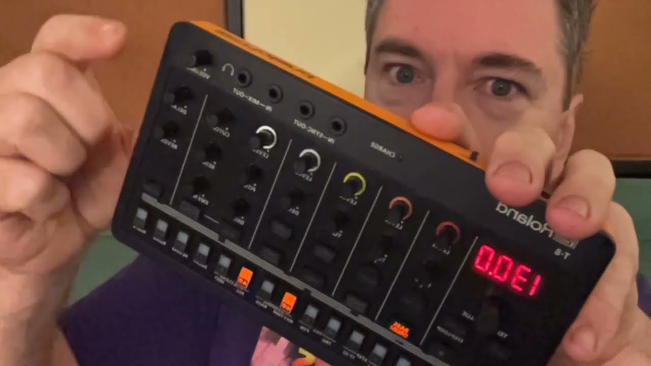 Roland T8 drum and bass sequencer: Old dog, new trips ;)
