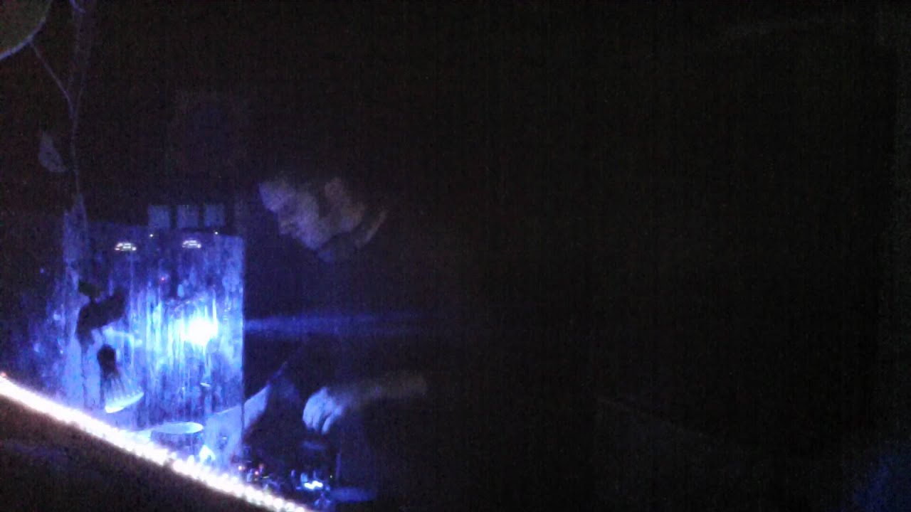 Ossian Reynolds@Room 303 ll Issue # 4 ll [2012-05-02] By Han-Med M&ouml;ssan