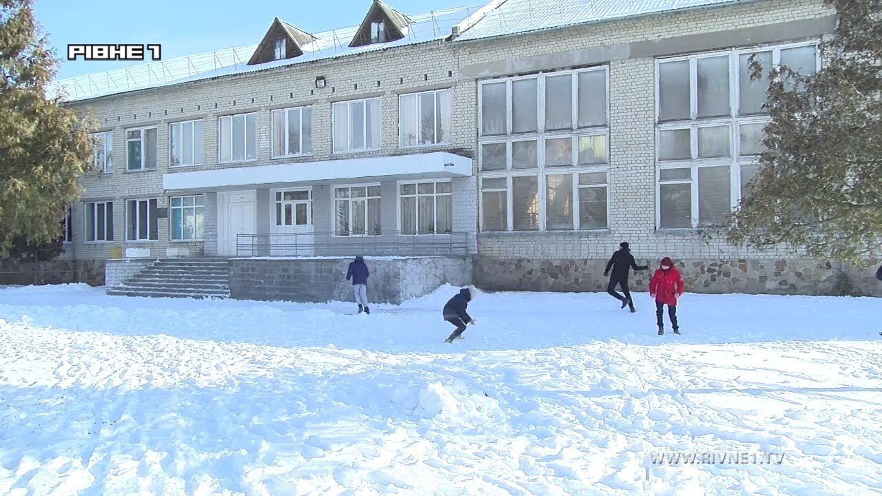 У Березному вчителька стверджує, що її побив директор школи
