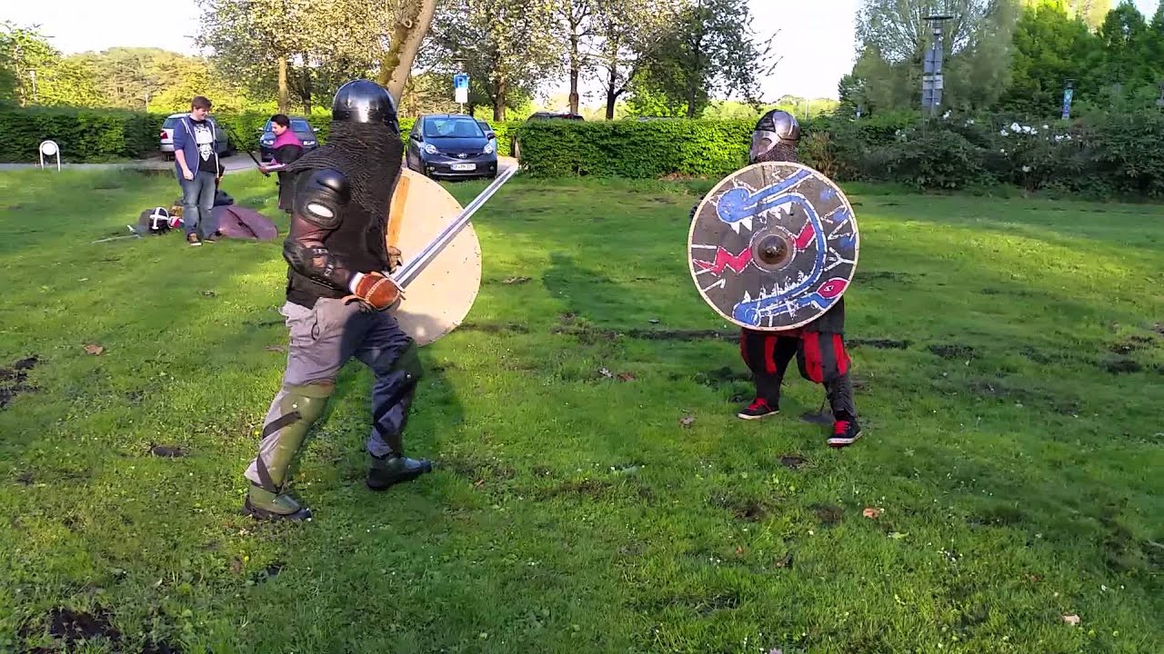 Vollkontakt Schwertkampf Training(1)