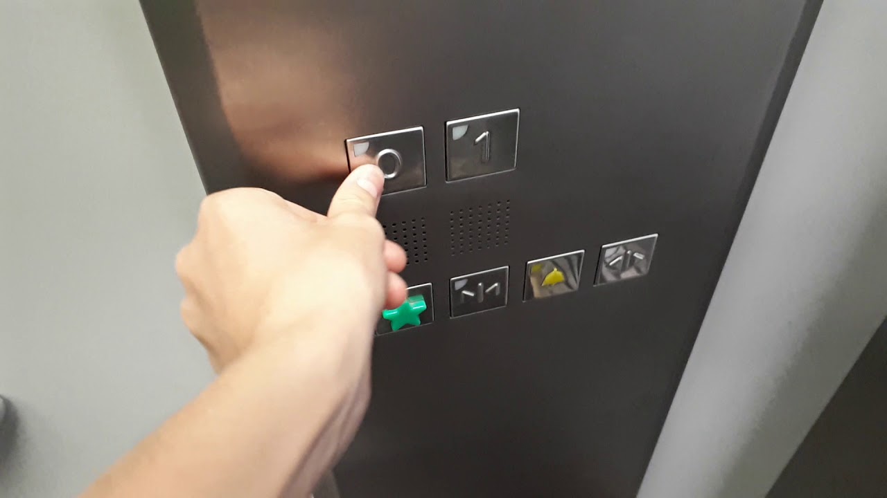 2007 ThyssenKrupp traction elevator @ Nîmes, France
