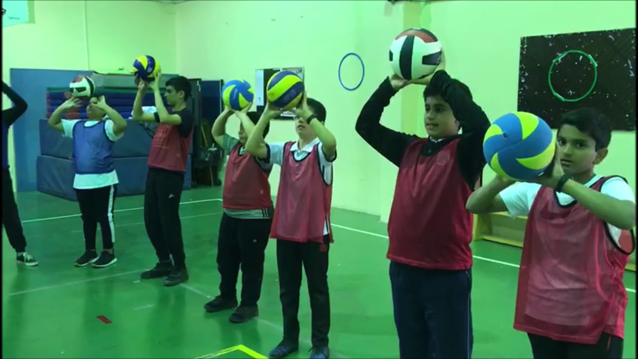 (التمرير من أعلى في الكرة الطائرة) للفاضلة أريج بدر